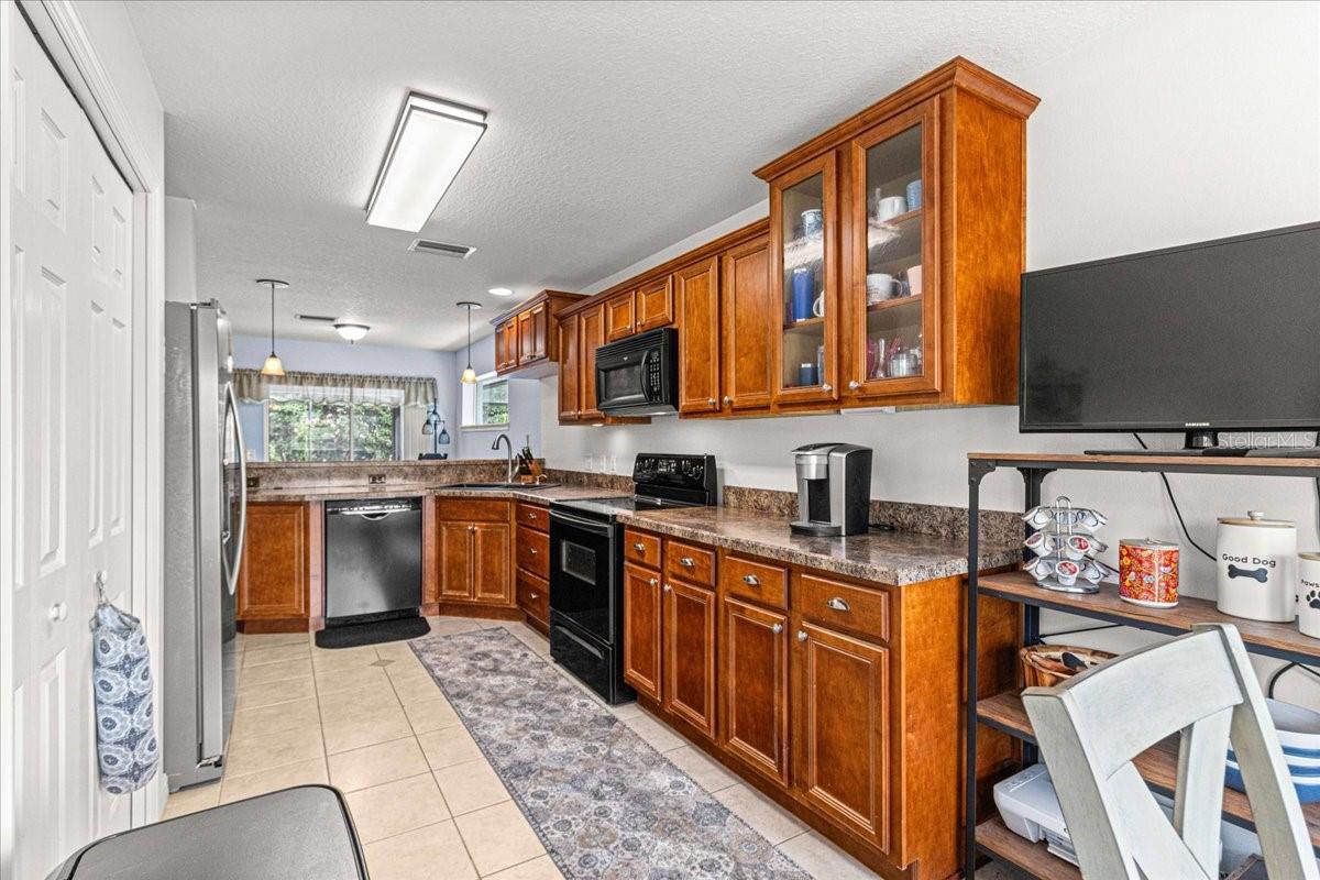 210 FOREST PARK LN, LADY LAKE, FL, 32159