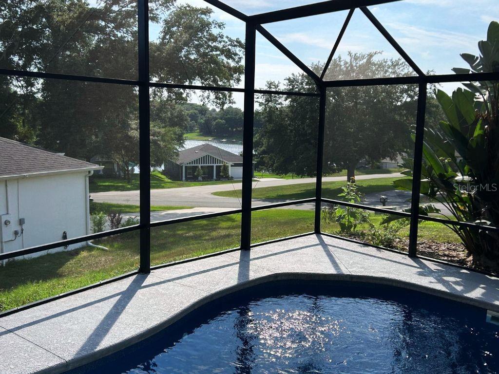 210 FOREST PARK LN, LADY LAKE, FL, 32159