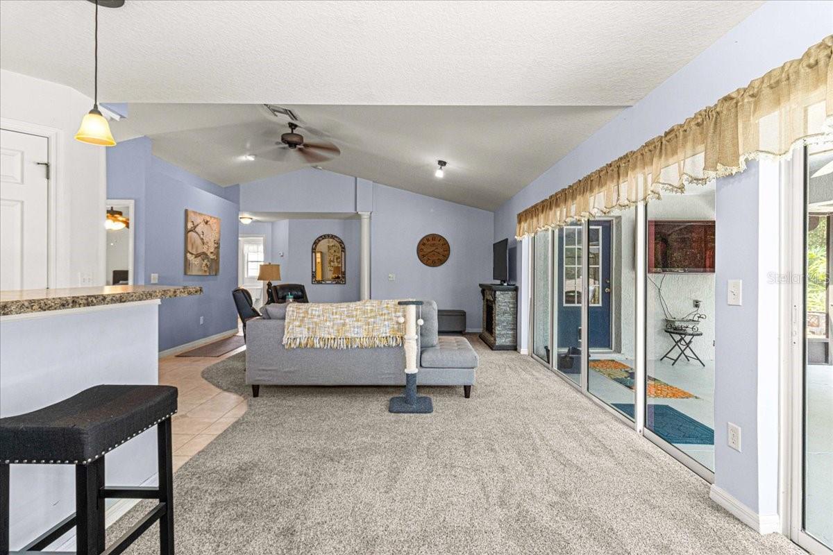 210 FOREST PARK LN, LADY LAKE, FL, 32159