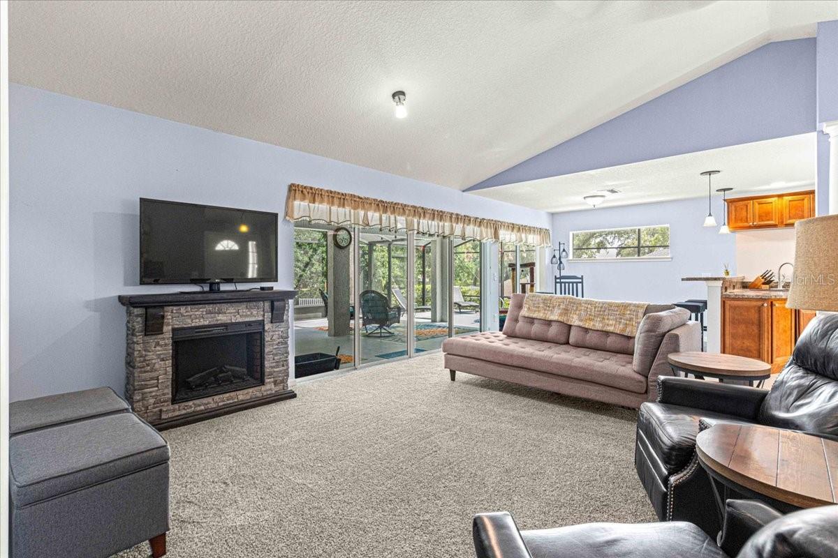 210 FOREST PARK LN, LADY LAKE, FL, 32159