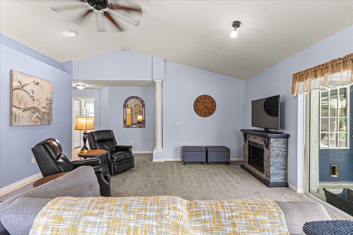 210 FOREST PARK LN, LADY LAKE, FL, 32159