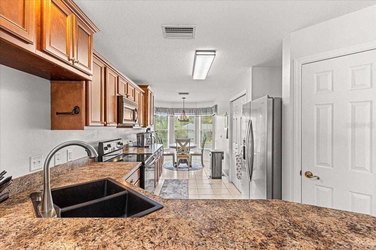 210 FOREST PARK LN, LADY LAKE, FL, 32159