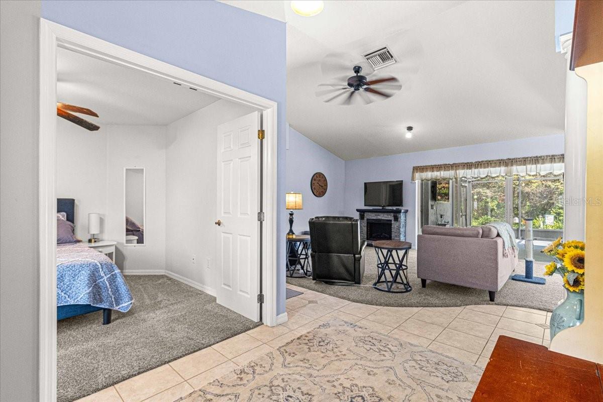 210 FOREST PARK LN, LADY LAKE, FL, 32159