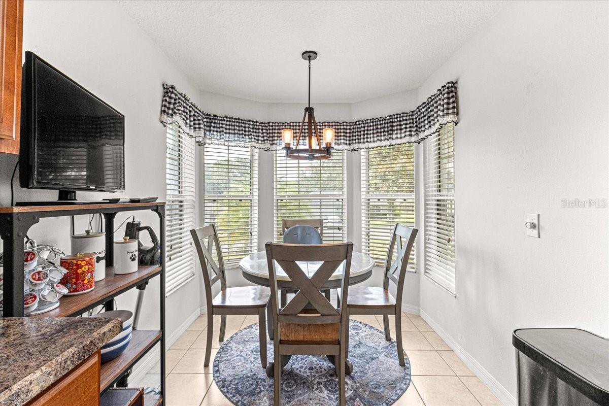 210 FOREST PARK LN, LADY LAKE, FL, 32159