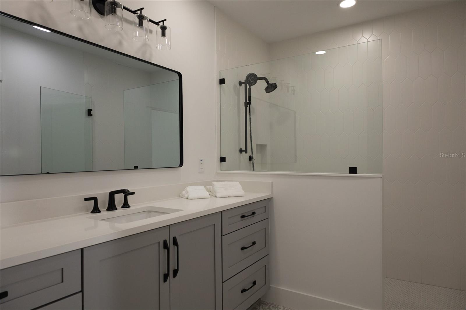 5001 TROYDALE RD, TAMPA, FL, 33615