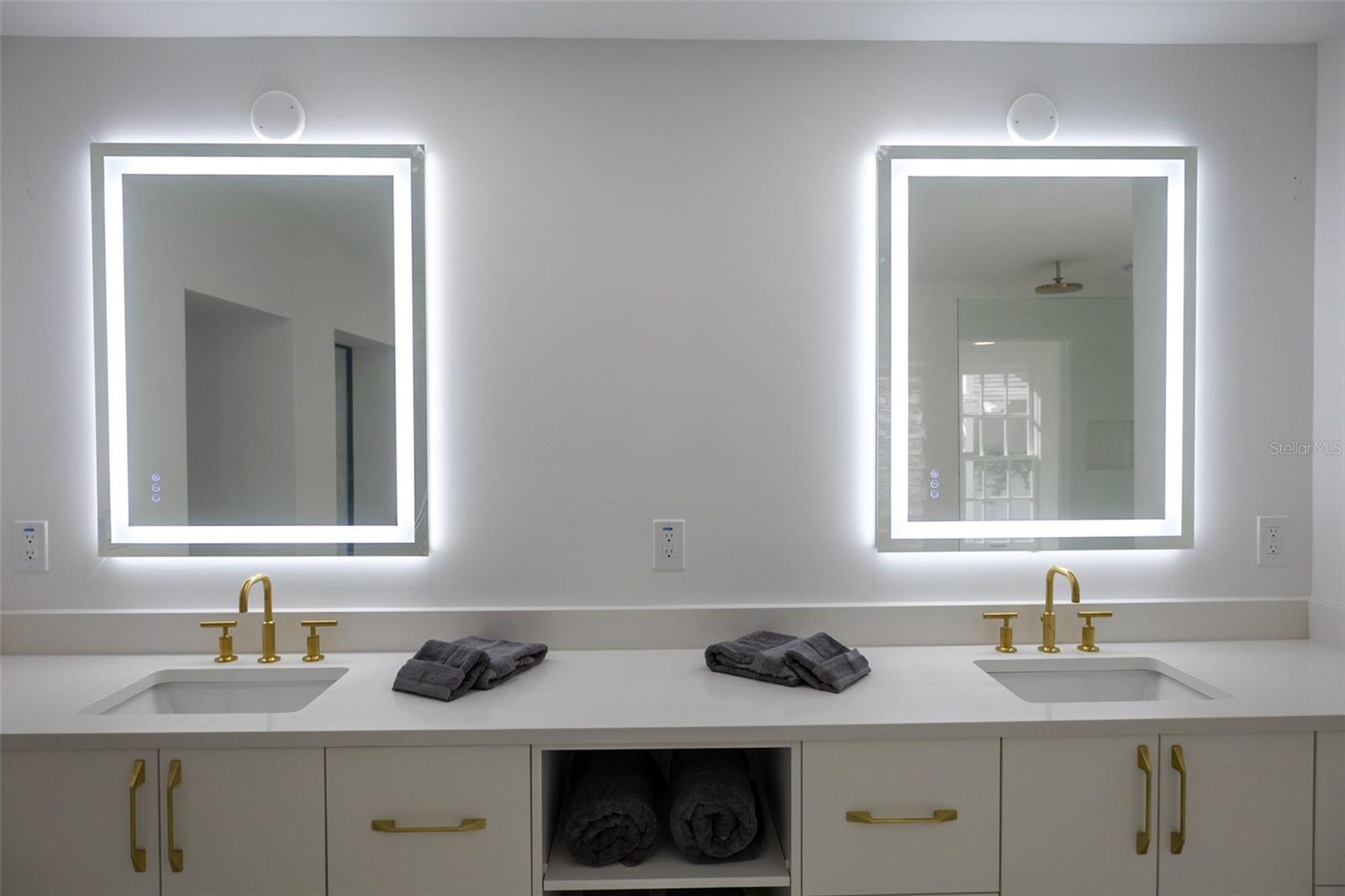 5001 TROYDALE RD, TAMPA, FL, 33615