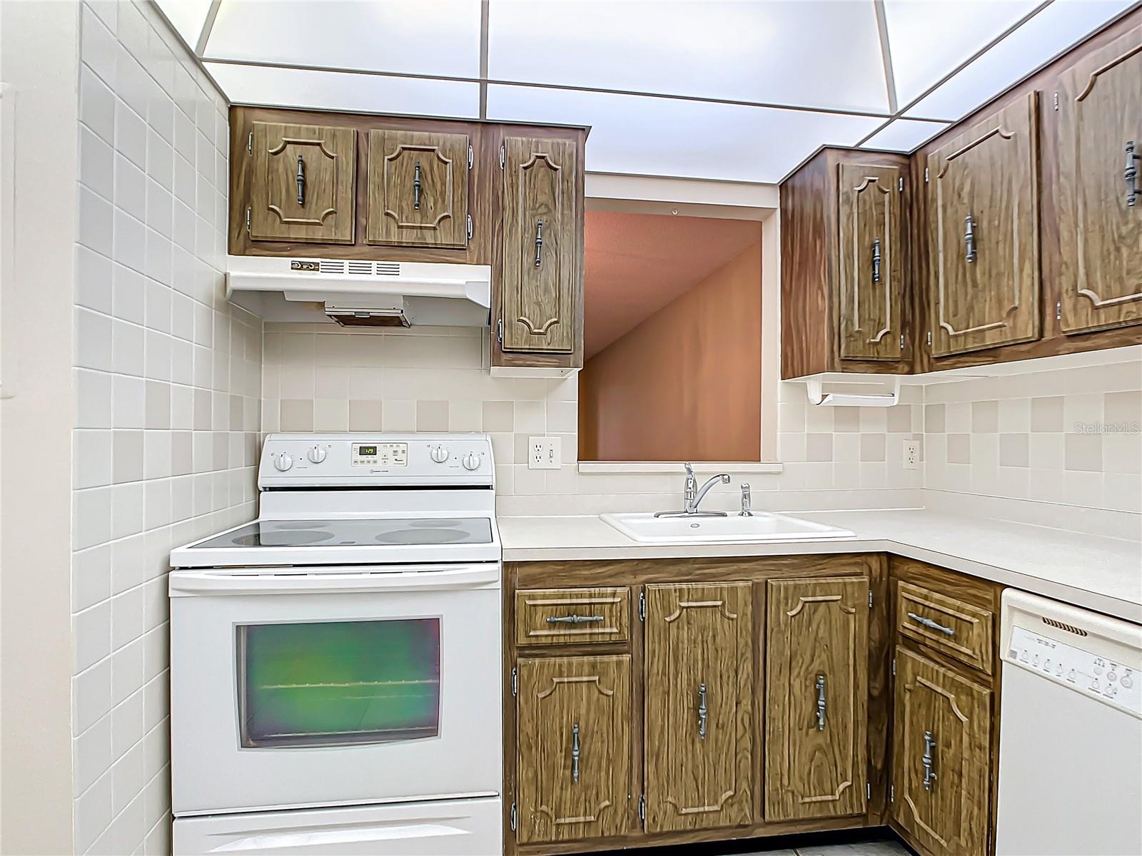 11485 OAKHURST RD #-107, LARGO, FL, 33774