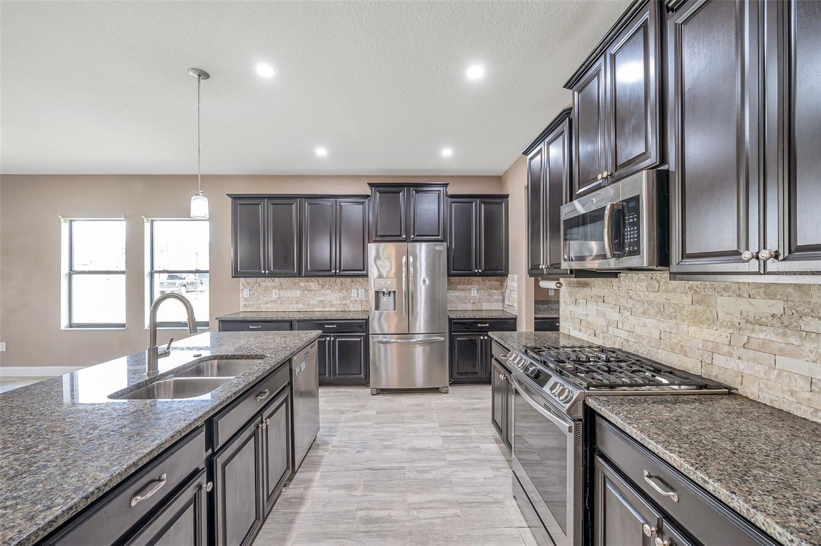 8235 BIRD WHISTLE LN, LAND O LAKES, FL, 34637