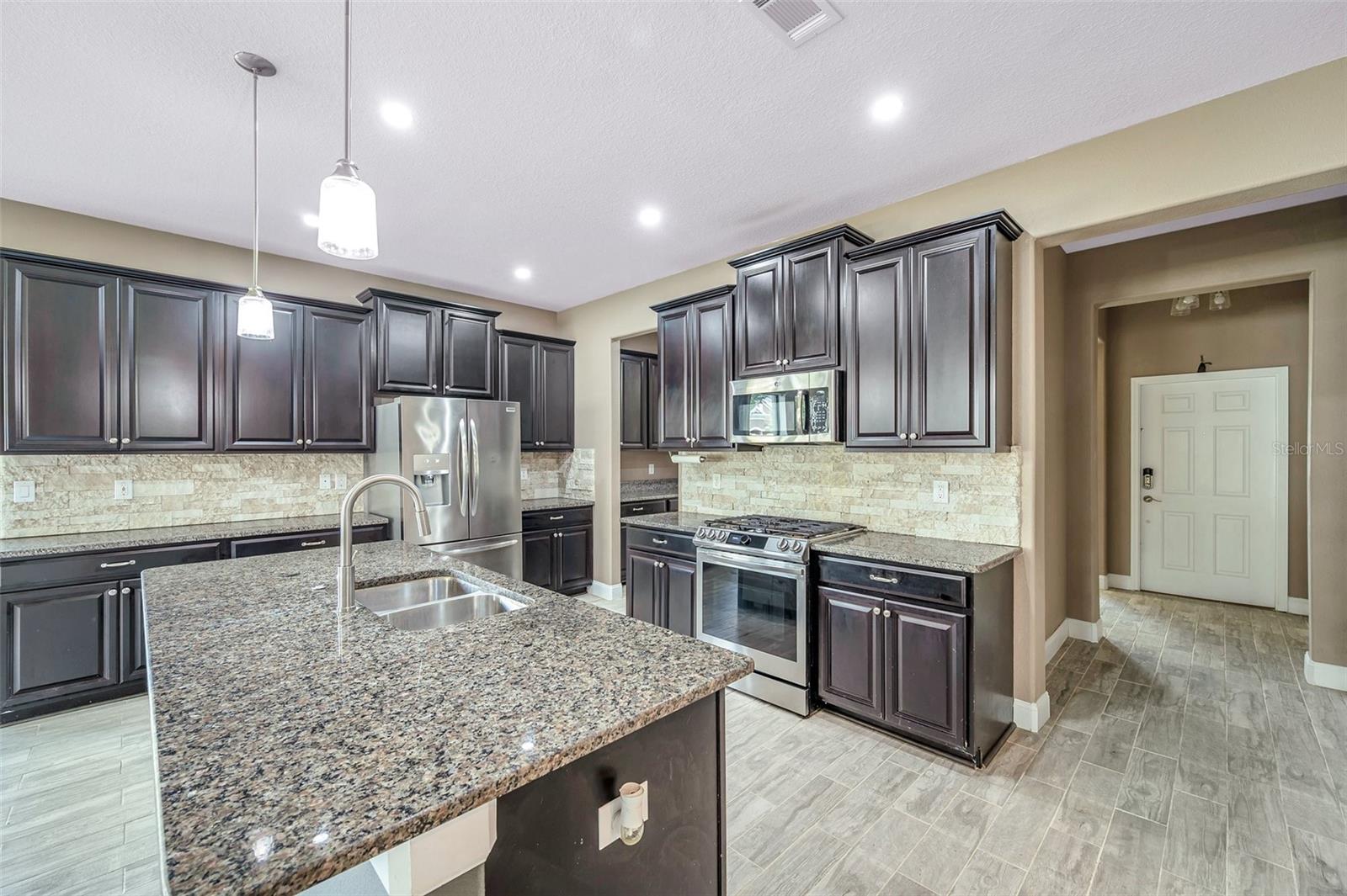 8235 BIRD WHISTLE LN, LAND O LAKES, FL, 34637