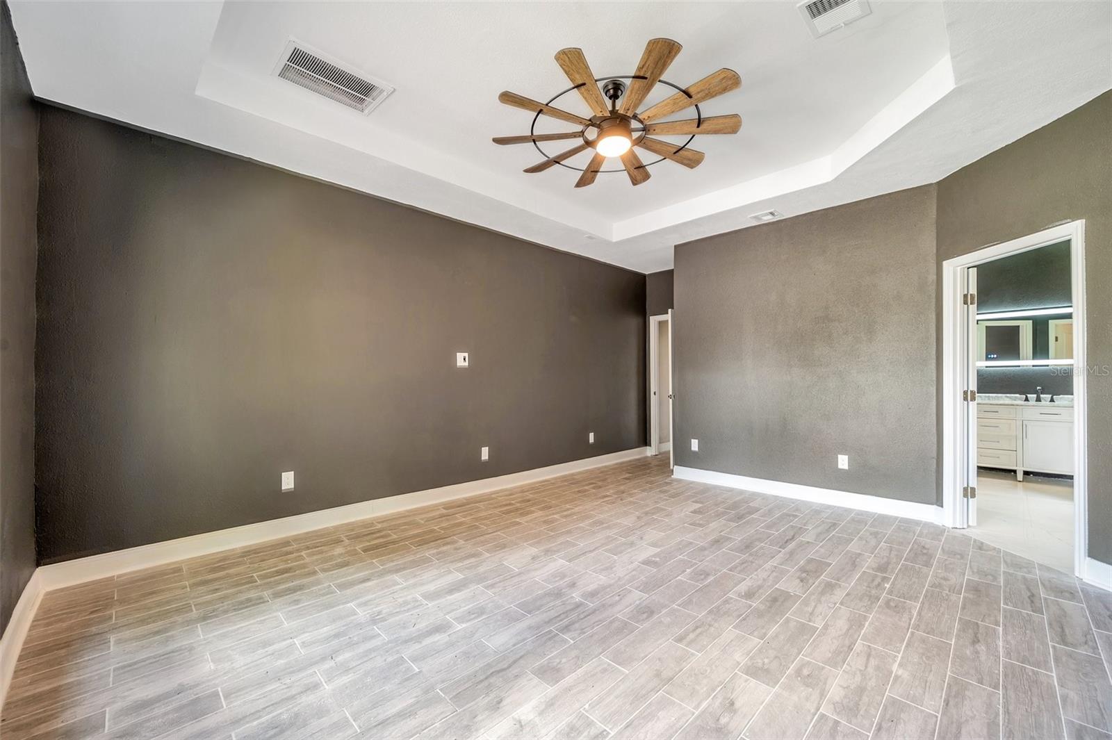 8235 BIRD WHISTLE LN, LAND O LAKES, FL, 34637
