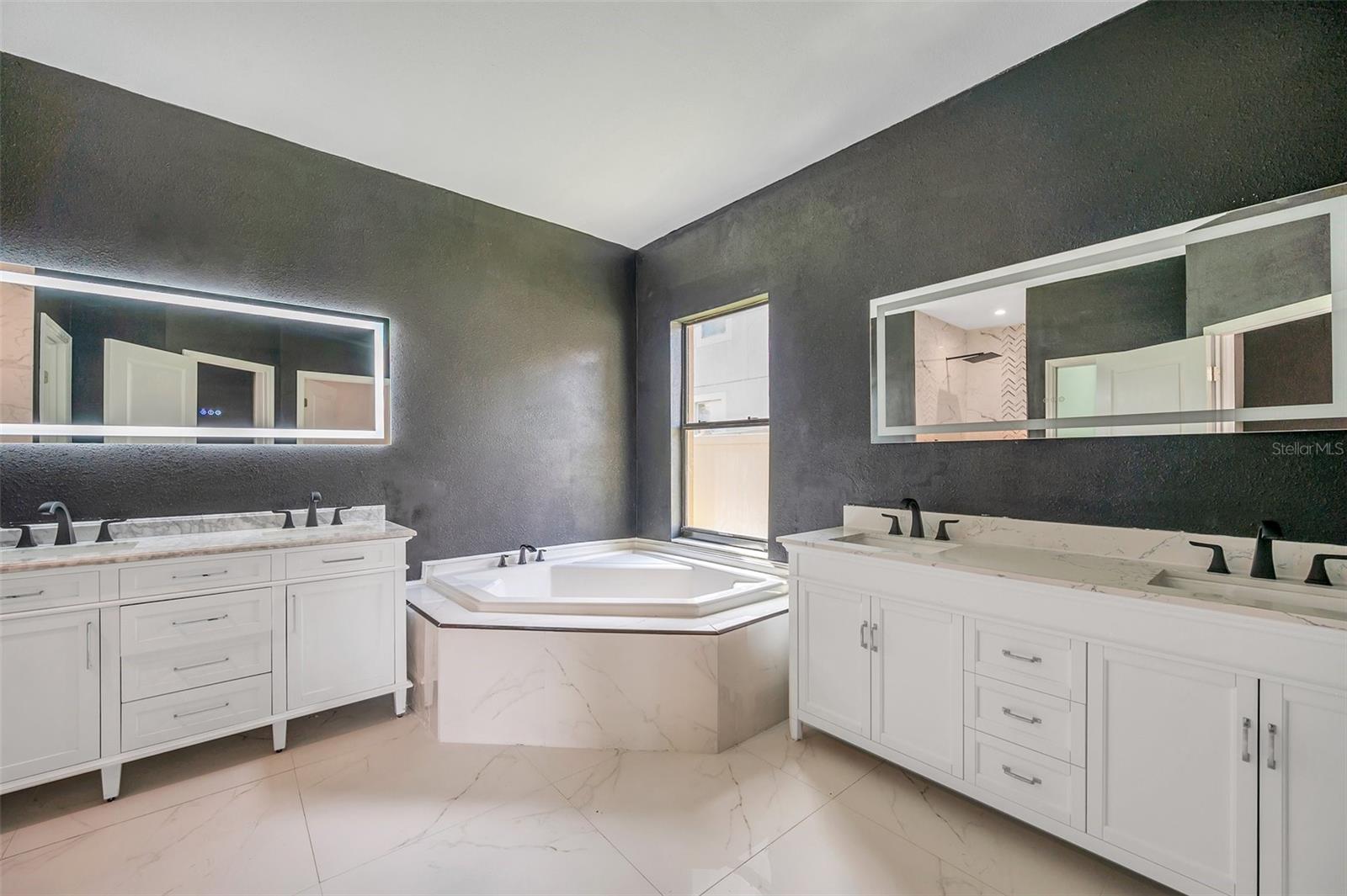 8235 BIRD WHISTLE LN, LAND O LAKES, FL, 34637