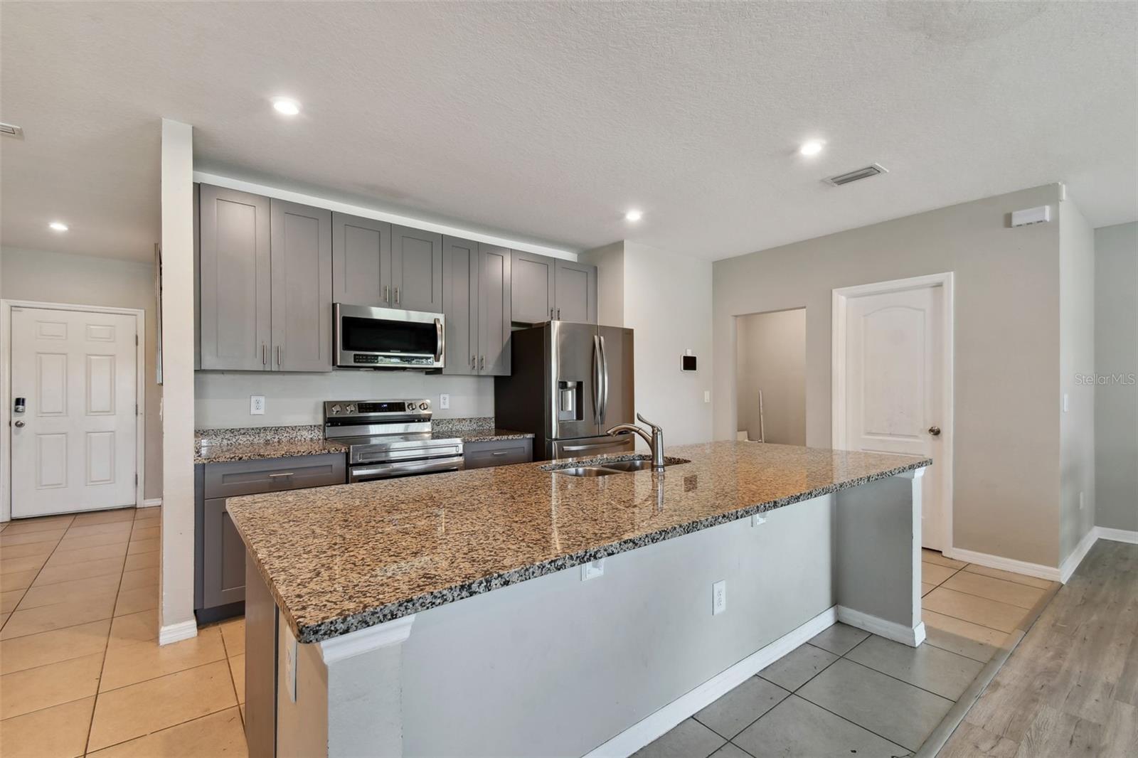 10460 HAWKS LANDING DR, LAND O LAKES, FL, 34638