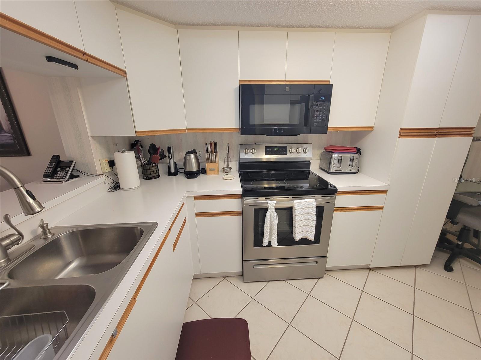 6507 STONE RIVER RD #302, BRADENTON, FL, 34203