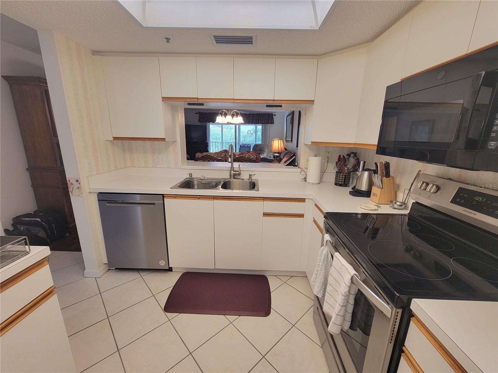 6507 STONE RIVER RD #302, BRADENTON, FL, 34203