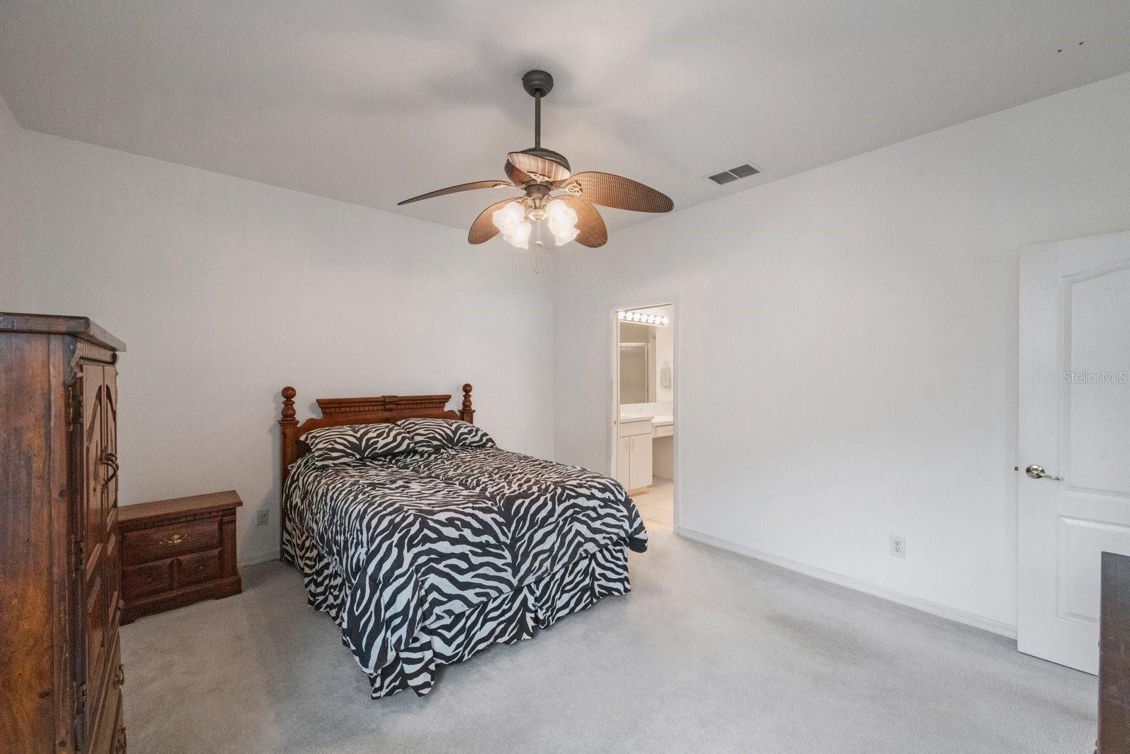 T3526570