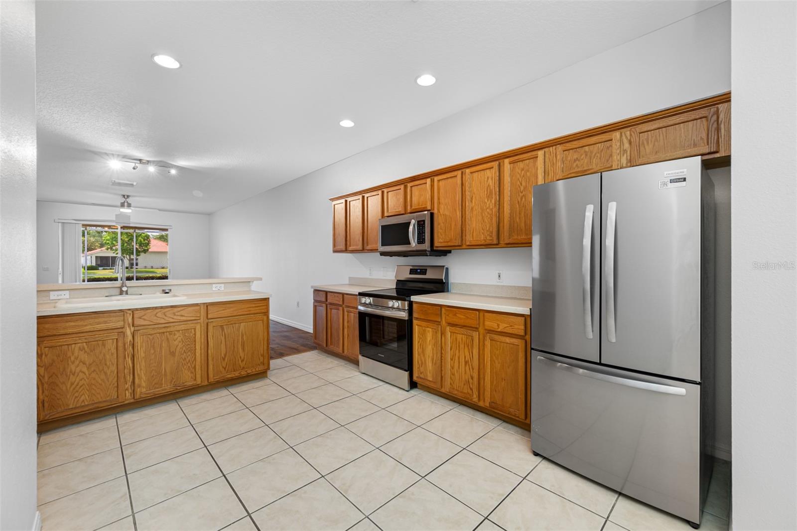 10255 DEVONSHIRE LAKE DR, TAMPA, FL, 33647