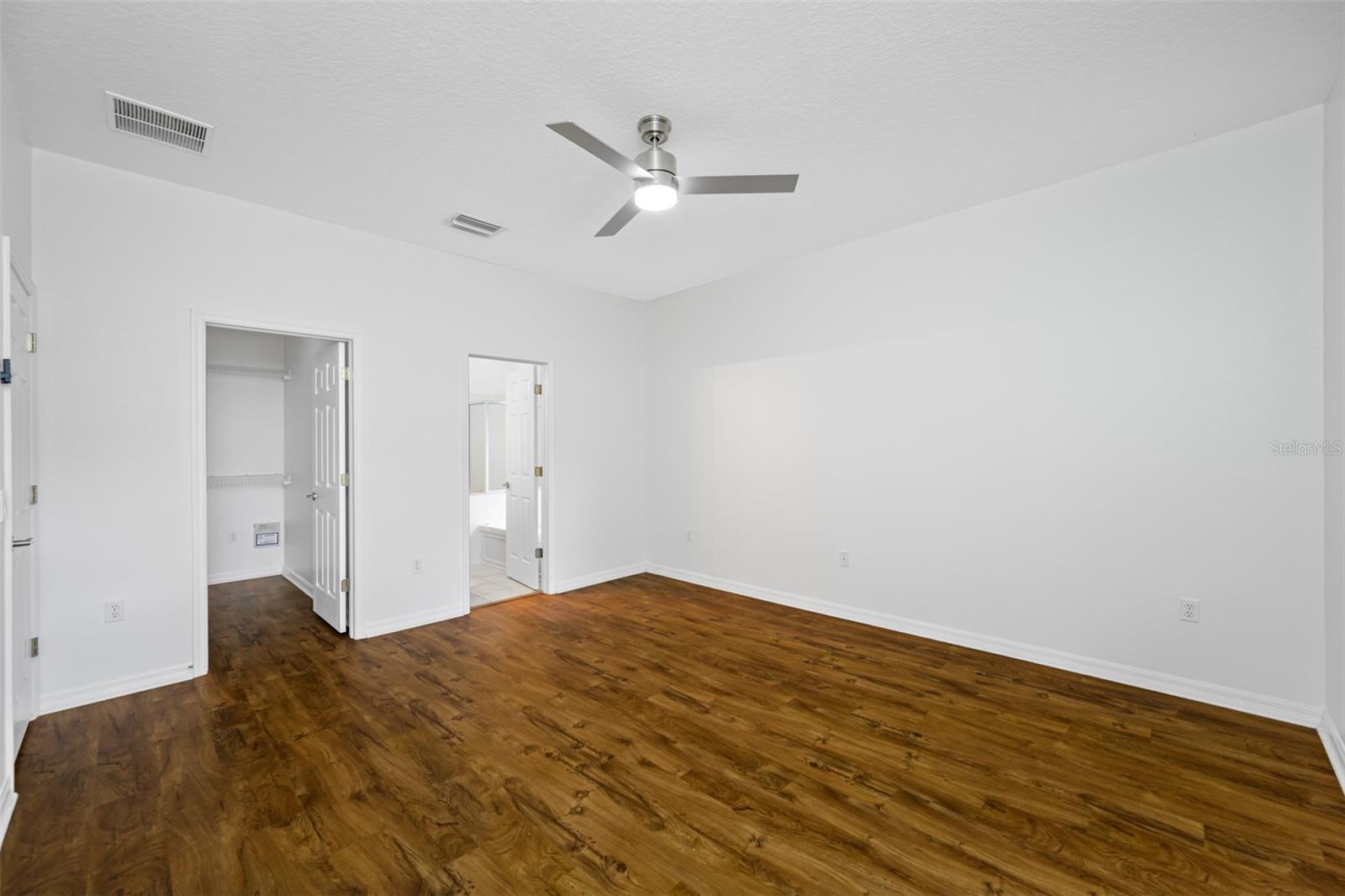 10255 DEVONSHIRE LAKE DR, TAMPA, FL, 33647