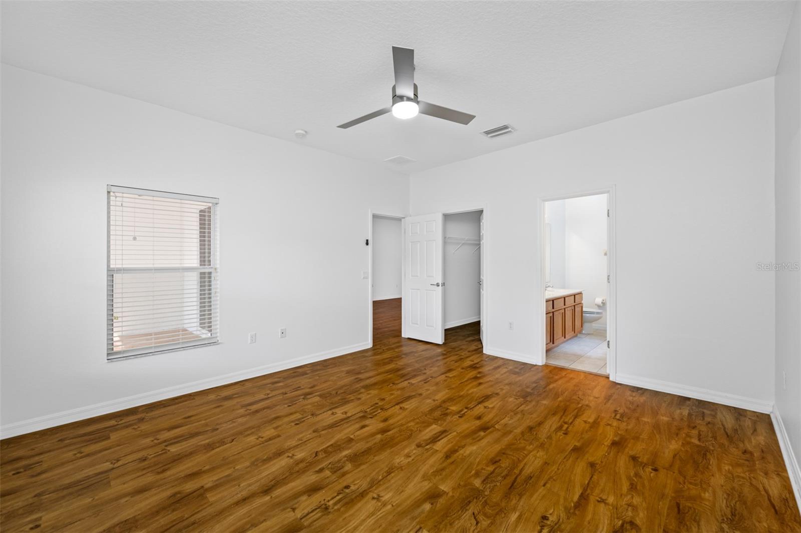 10255 DEVONSHIRE LAKE DR, TAMPA, FL, 33647