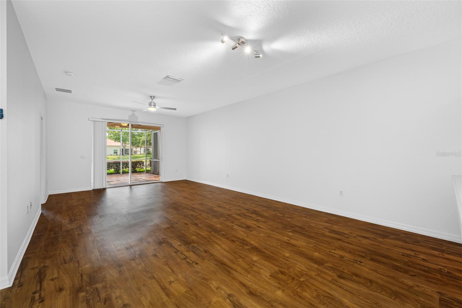 10255 DEVONSHIRE LAKE DR, TAMPA, FL, 33647