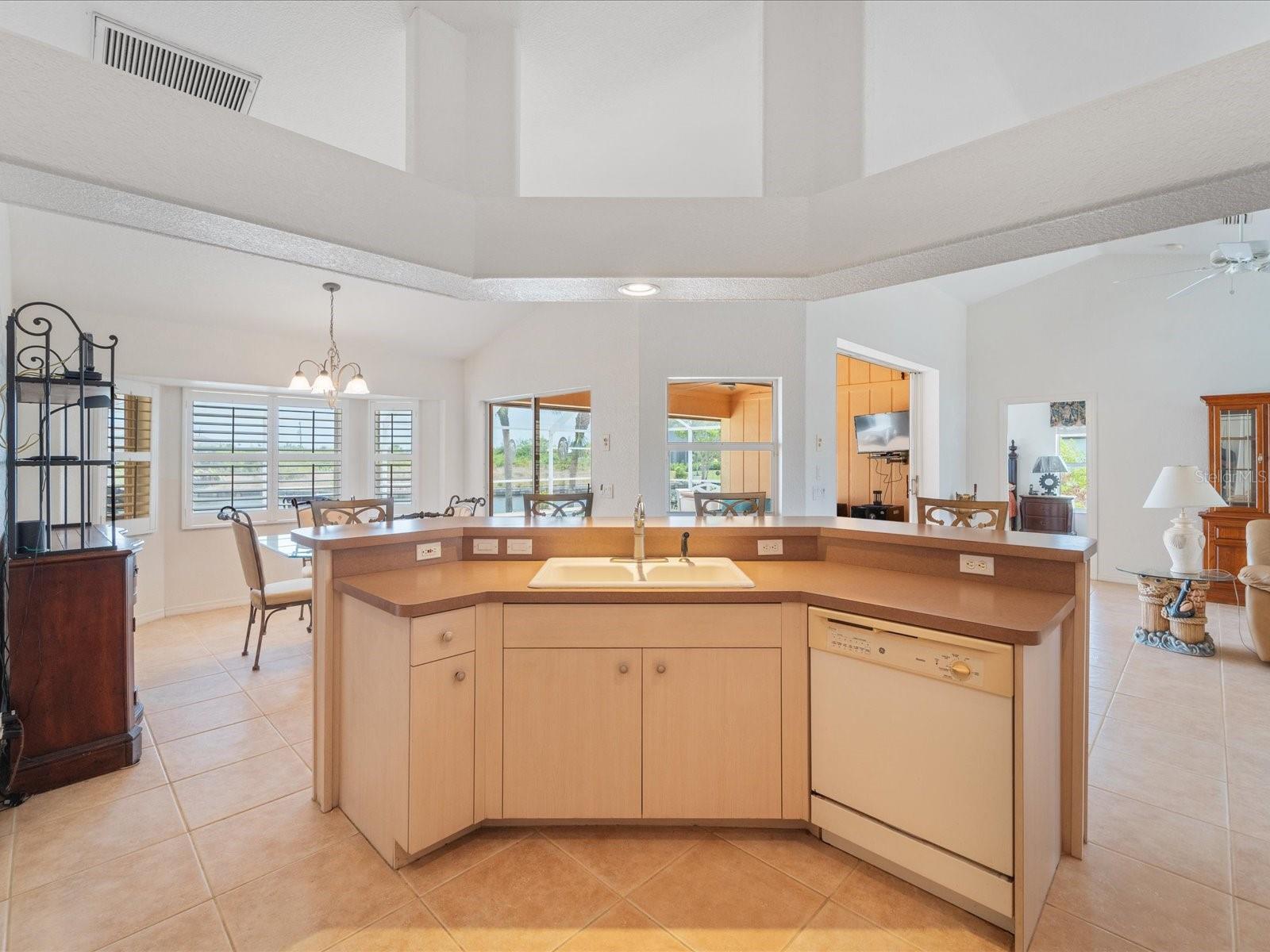 15020 ACORN CIR, PORT CHARLOTTE, FL, 33981