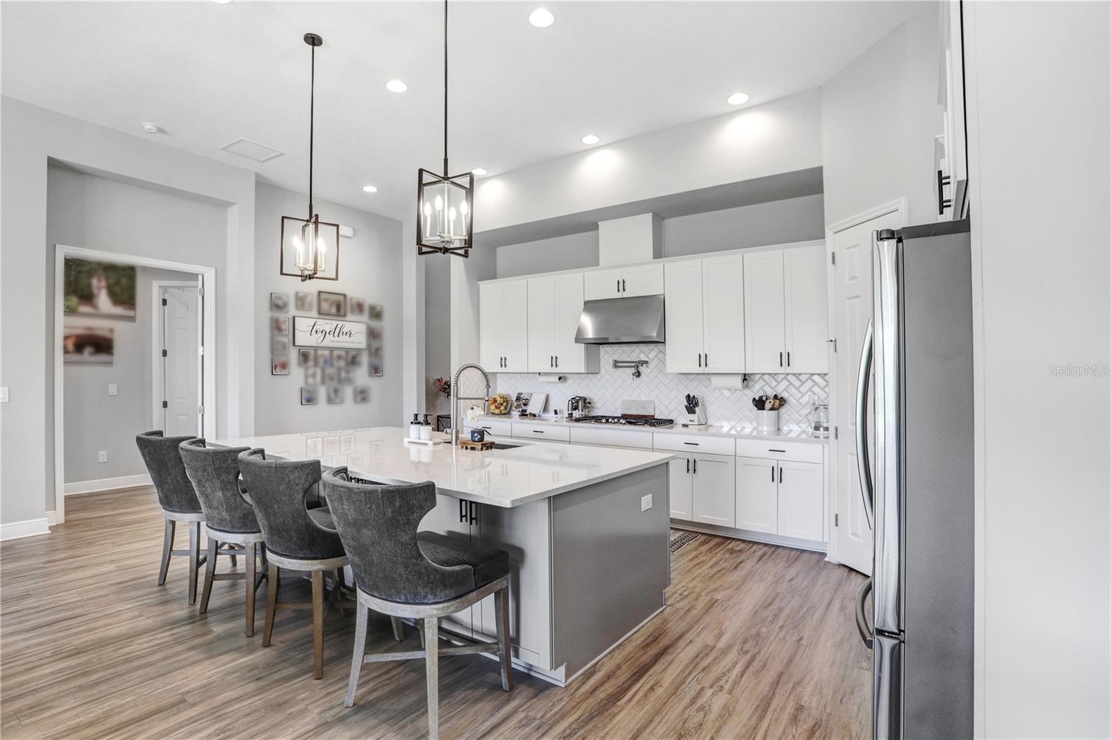 7008 MAINLAND AVE, APOLLO BEACH, FL, 33572