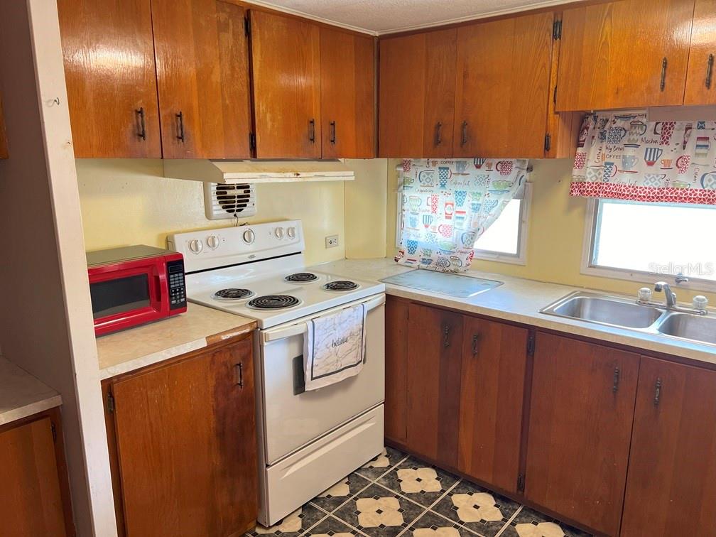 39047 OLA AVE, ZEPHYRHILLS, FL, 33542
