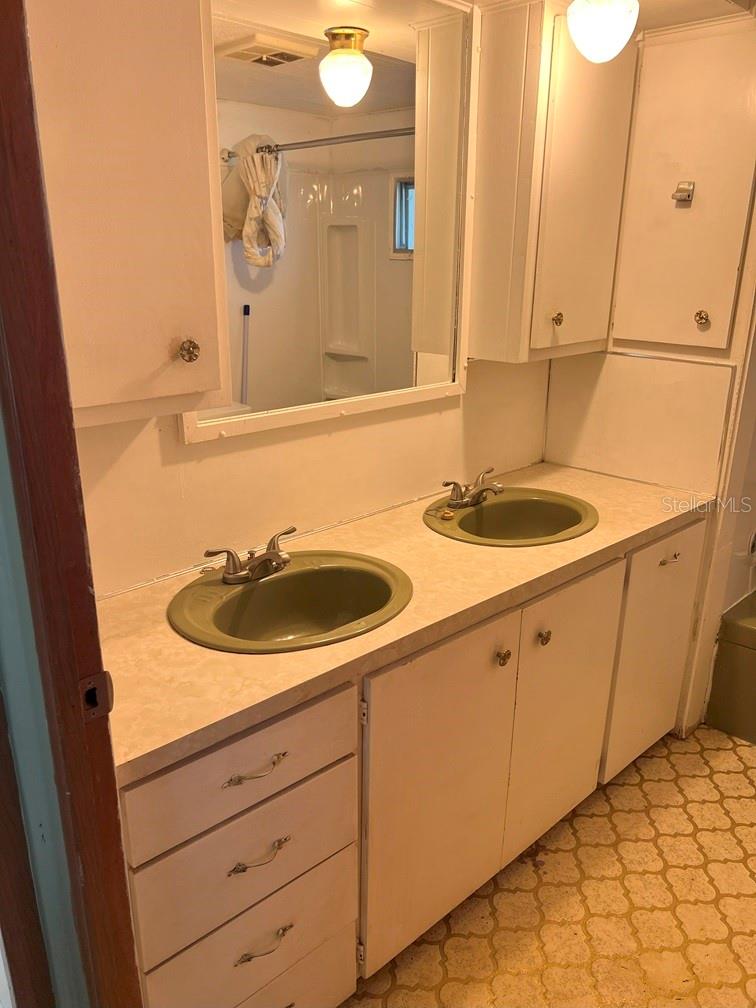 39047 OLA AVE, ZEPHYRHILLS, FL, 33542