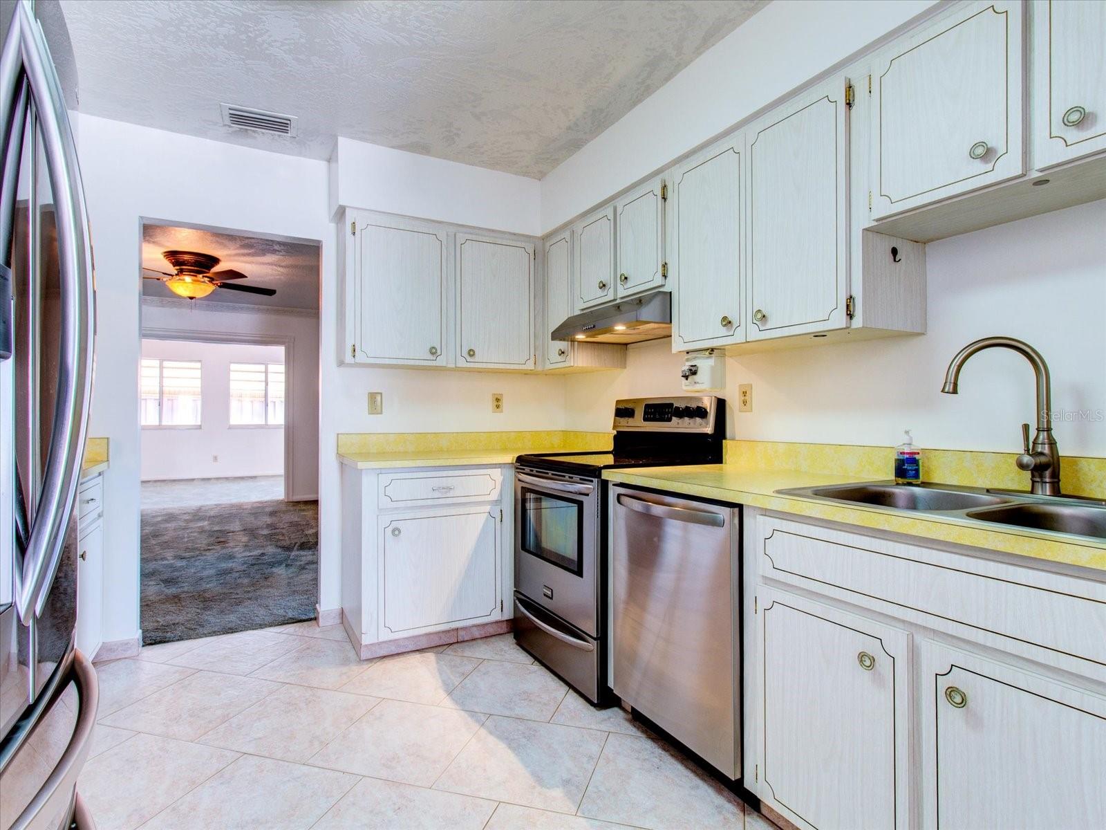 1810 HAVERFORD AVE, SUN CITY CENTER, FL, 33573