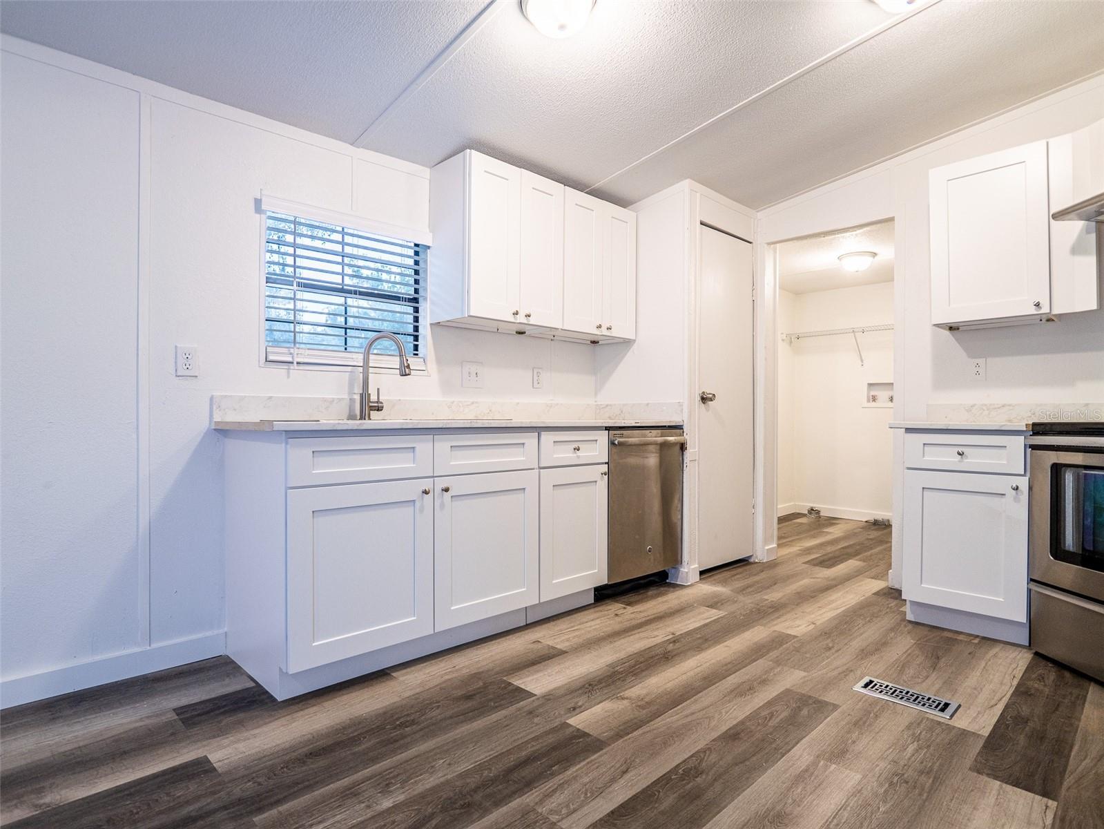 1610 ORANGE AVE, COLEMAN, FL, 33521