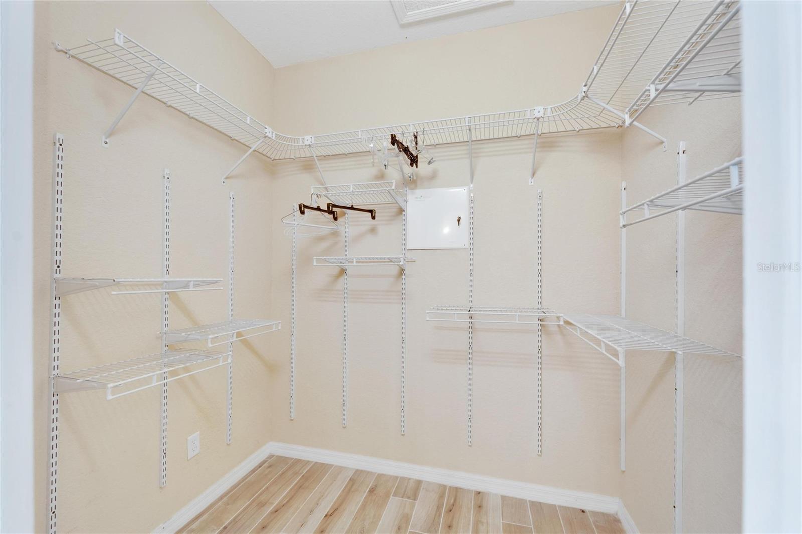 1013 EMERALD DUNES DR, SUN CITY CENTER, FL, 33573