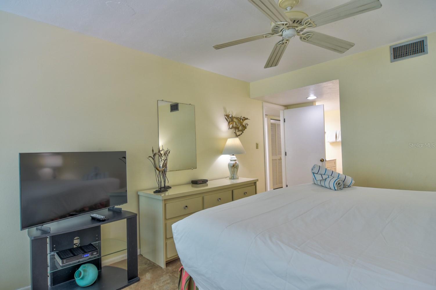 1906 GULF DR N #201, BRADENTON BEACH, FL, 34217