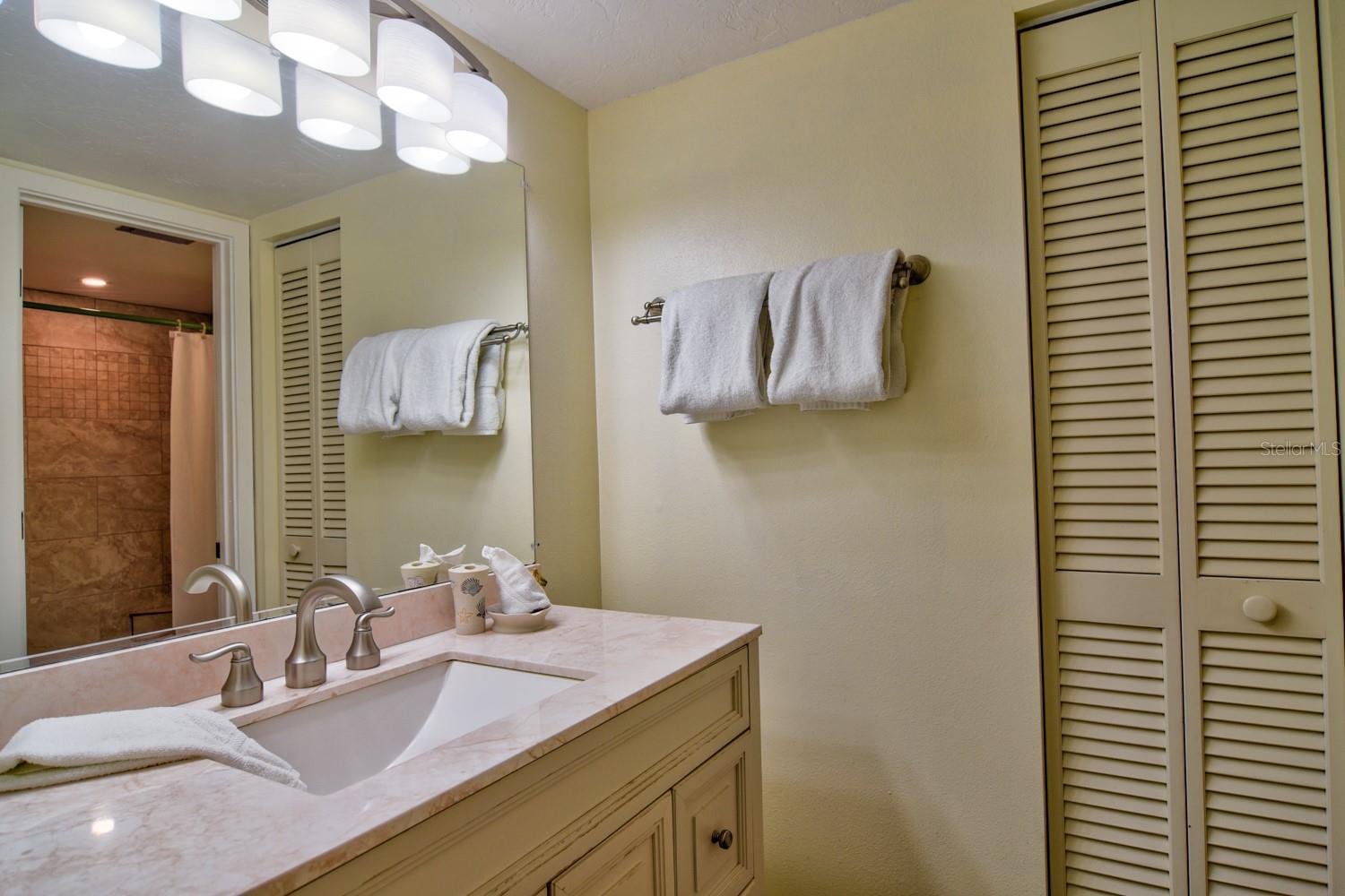 1906 GULF DR N #201, BRADENTON BEACH, FL, 34217