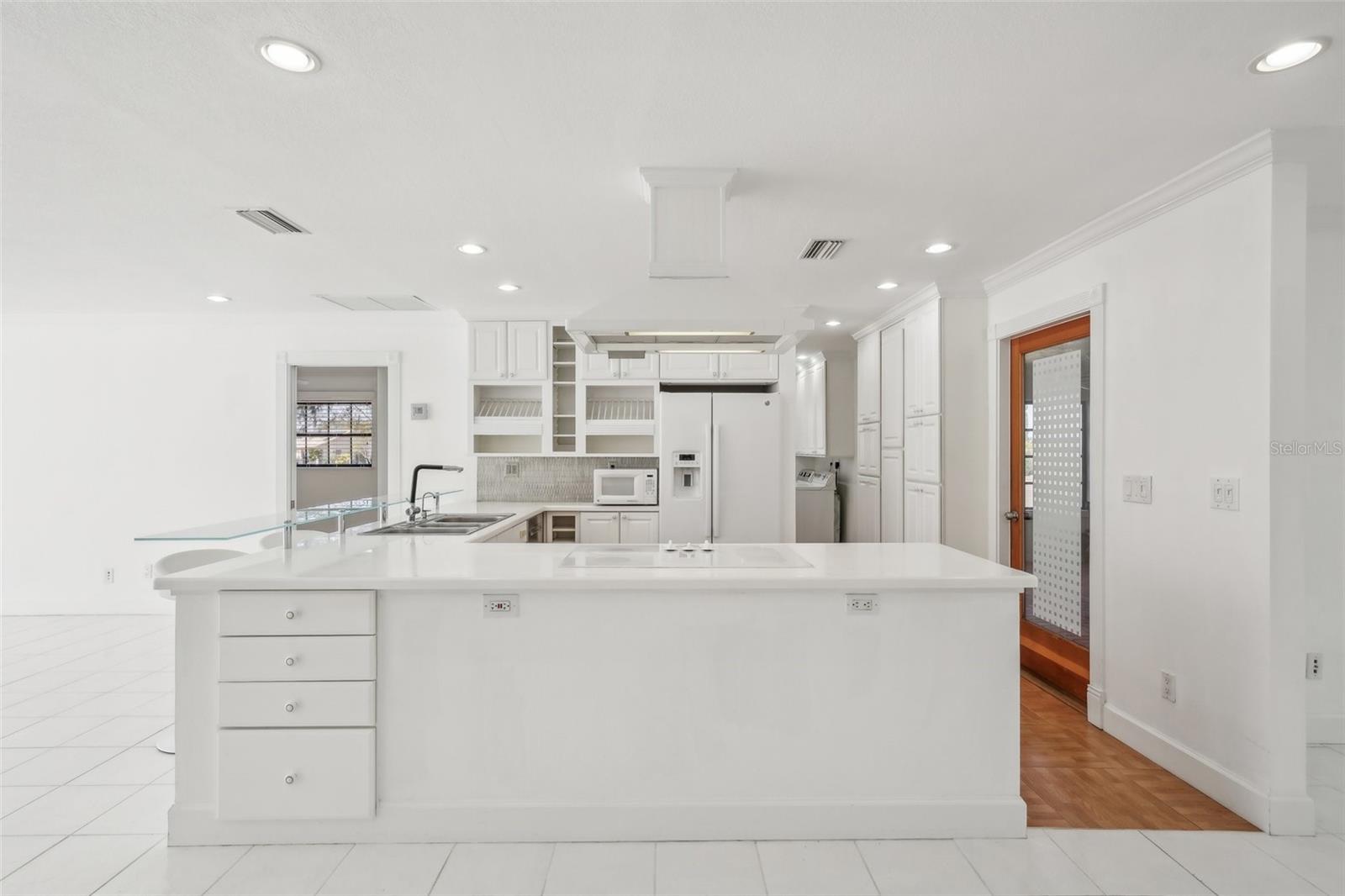 386 CLUB MANOR DR, SUN CITY CENTER, FL, 33573