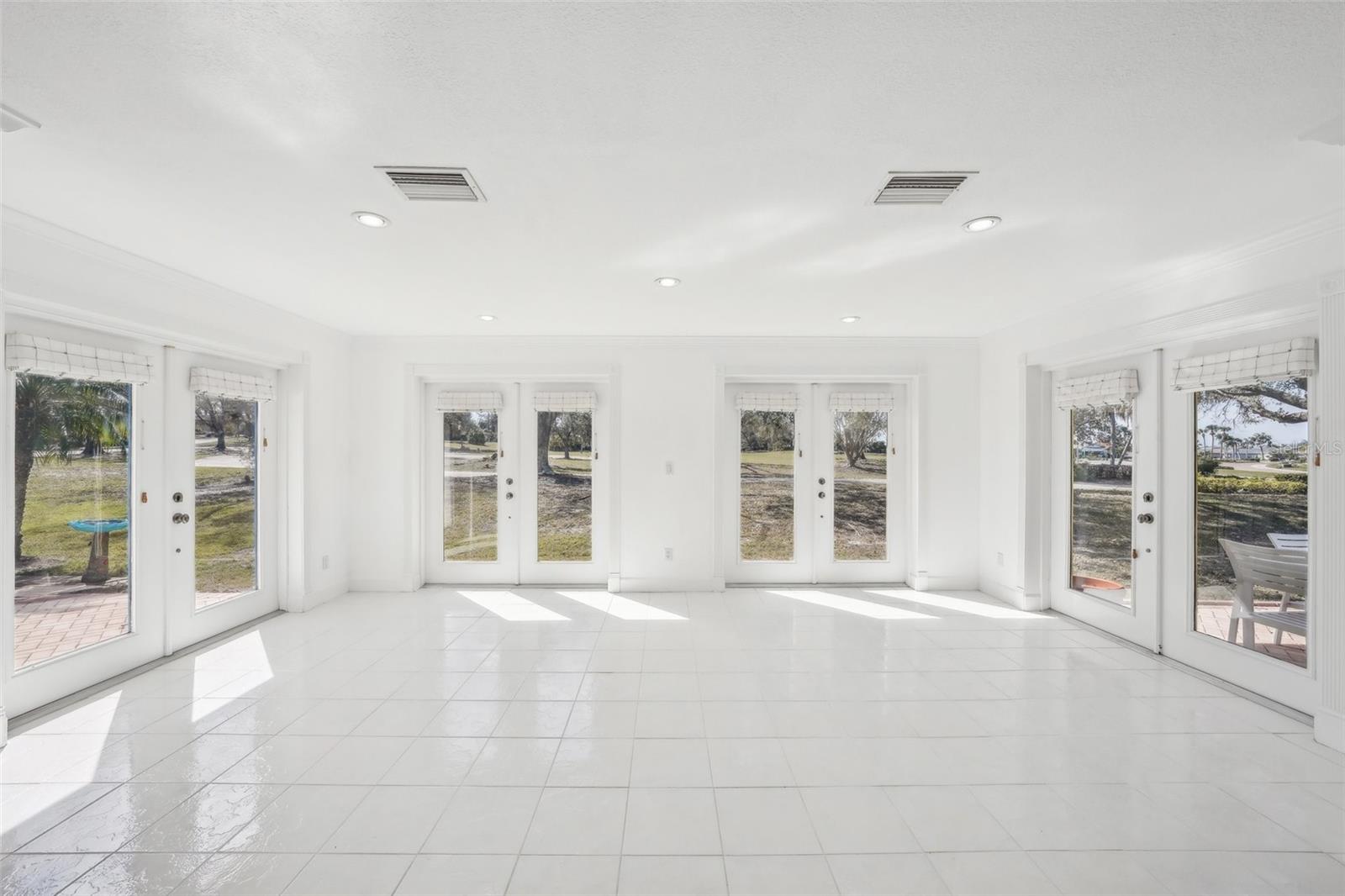 386 CLUB MANOR DR, SUN CITY CENTER, FL, 33573