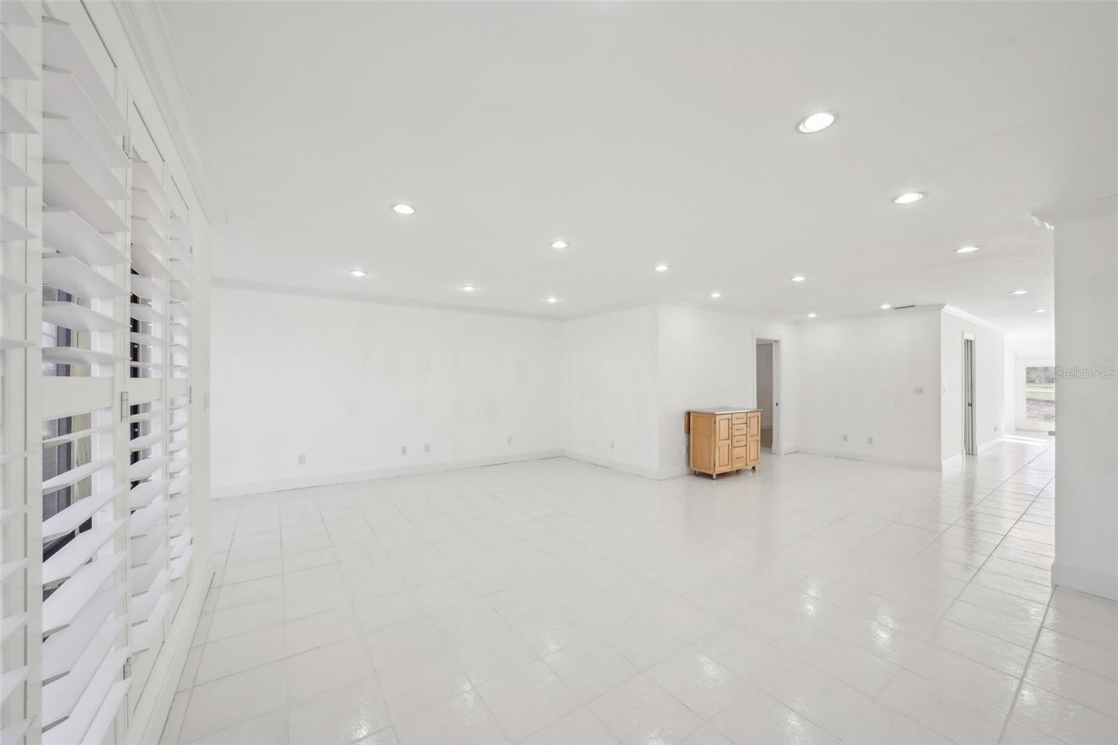 386 CLUB MANOR DR, SUN CITY CENTER, FL, 33573