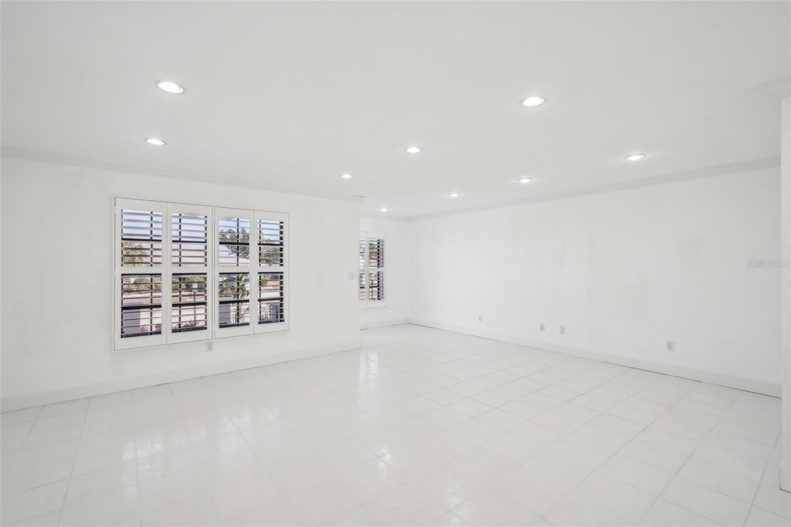 386 CLUB MANOR DR, SUN CITY CENTER, FL, 33573