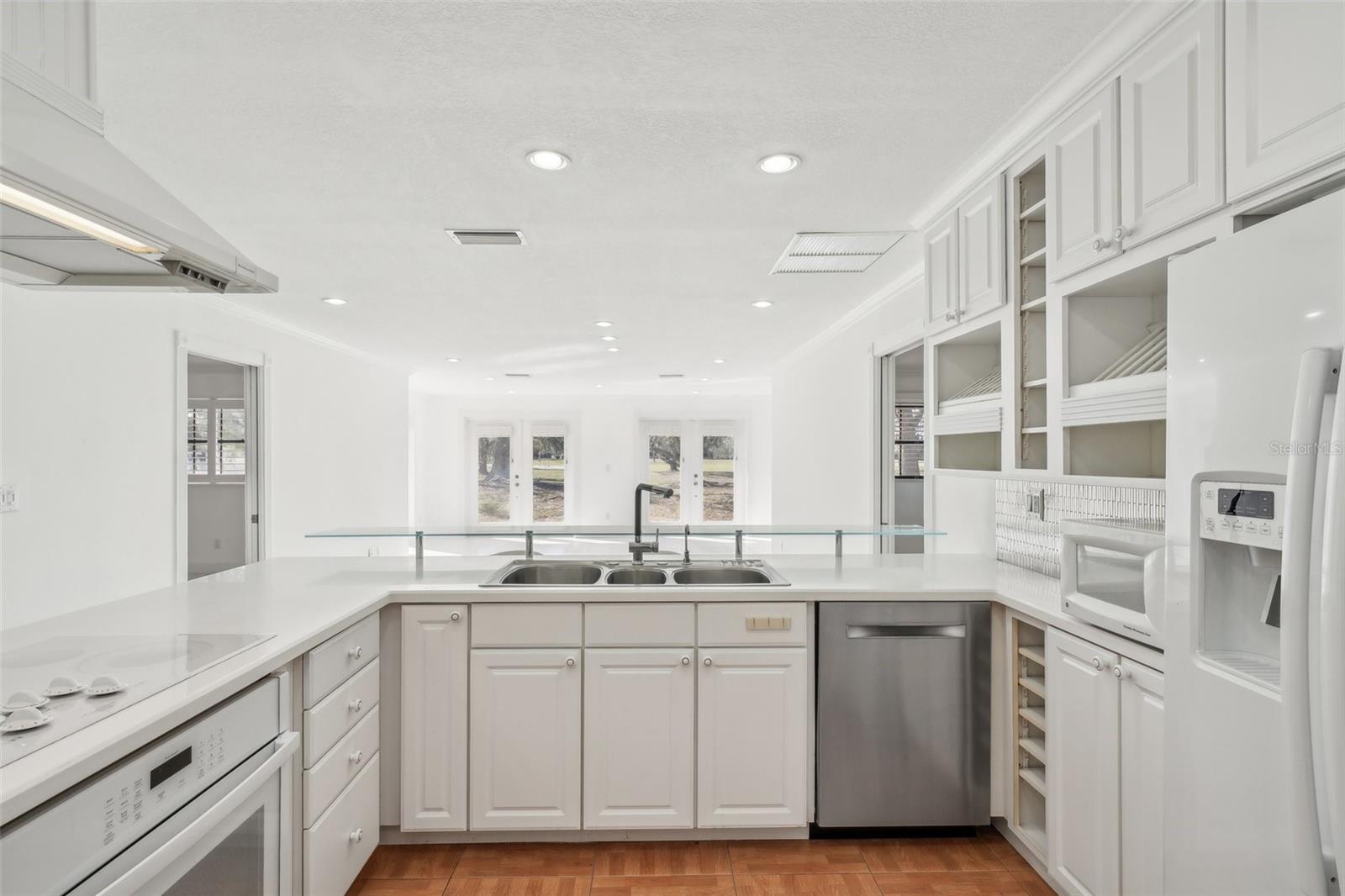 386 CLUB MANOR DR, SUN CITY CENTER, FL, 33573
