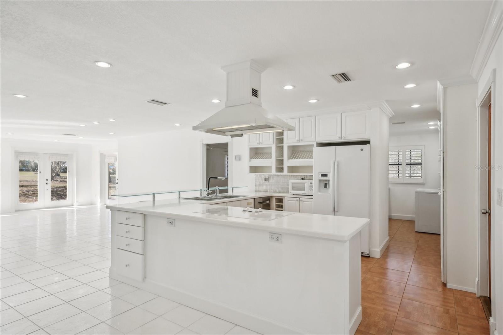 386 CLUB MANOR DR, SUN CITY CENTER, FL, 33573