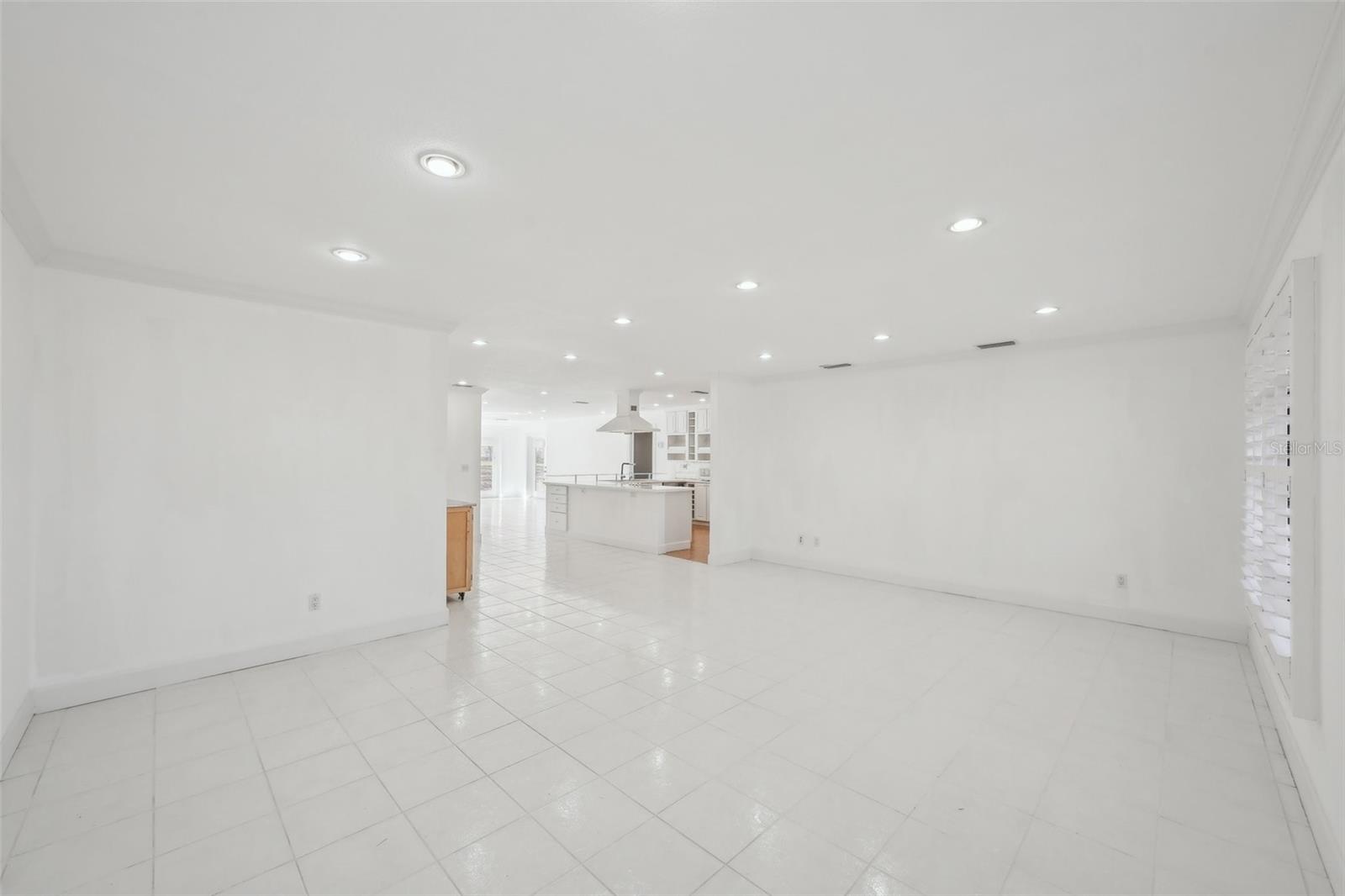 386 CLUB MANOR DR, SUN CITY CENTER, FL, 33573