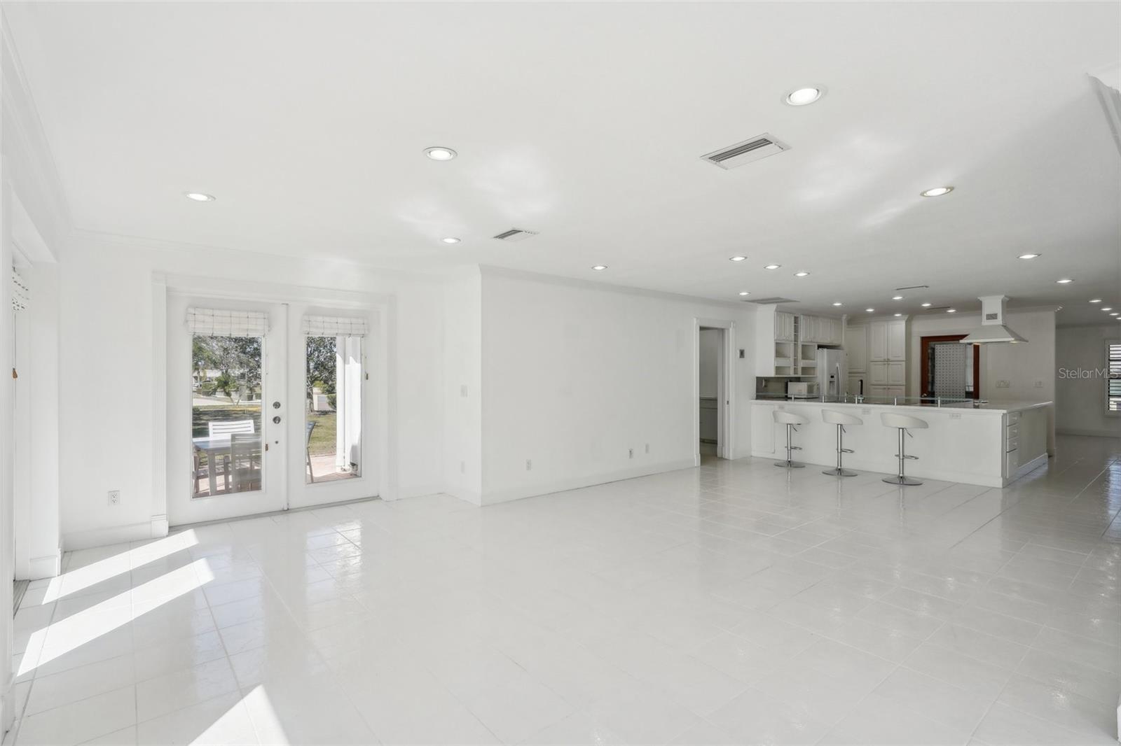 386 CLUB MANOR DR, SUN CITY CENTER, FL, 33573