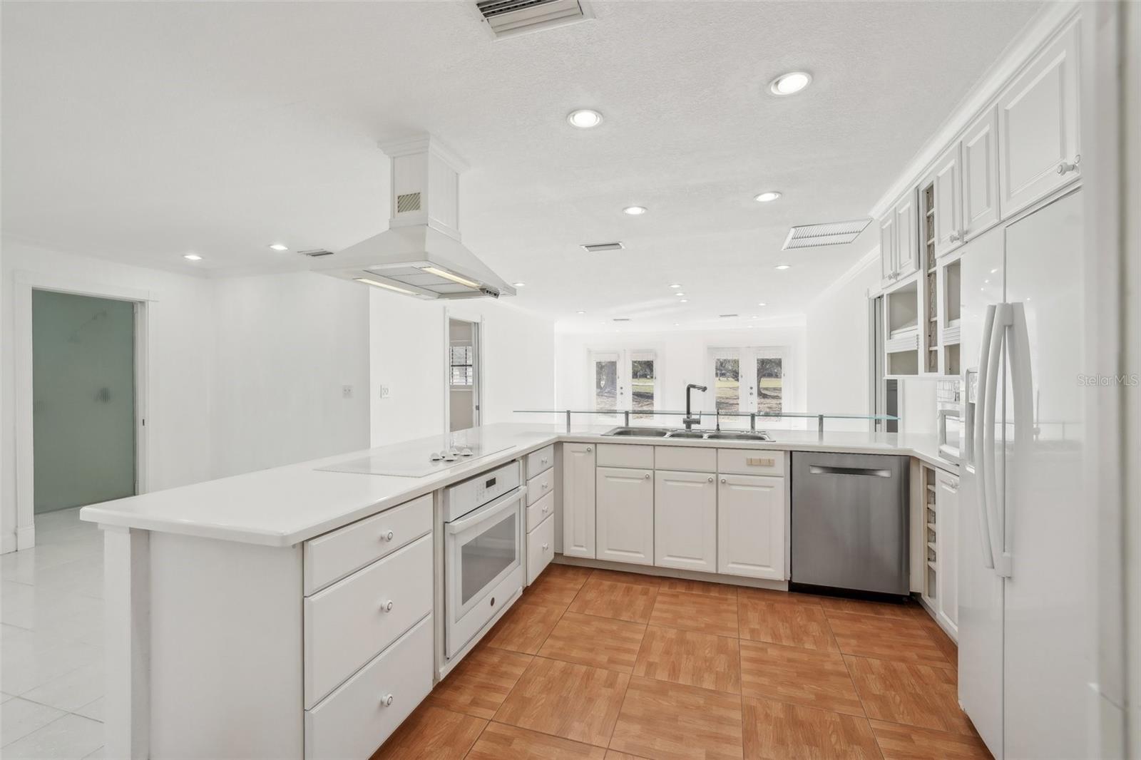 386 CLUB MANOR DR, SUN CITY CENTER, FL, 33573