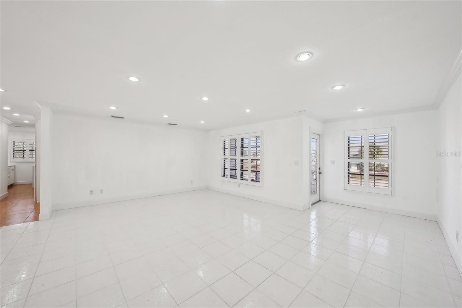 386 CLUB MANOR DR, SUN CITY CENTER, FL, 33573