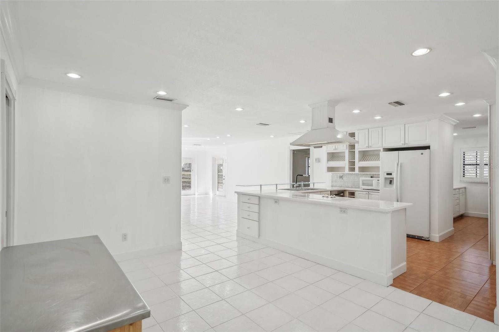 386 CLUB MANOR DR, SUN CITY CENTER, FL, 33573