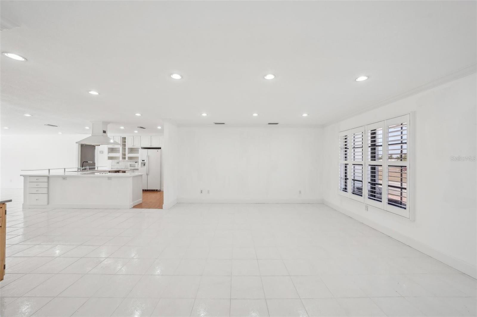 386 CLUB MANOR DR, SUN CITY CENTER, FL, 33573