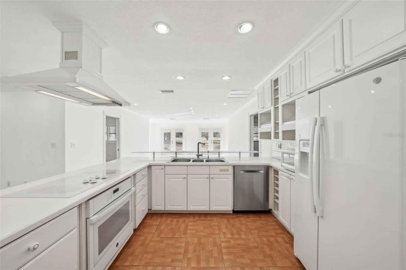 386 CLUB MANOR DR, SUN CITY CENTER, FL, 33573