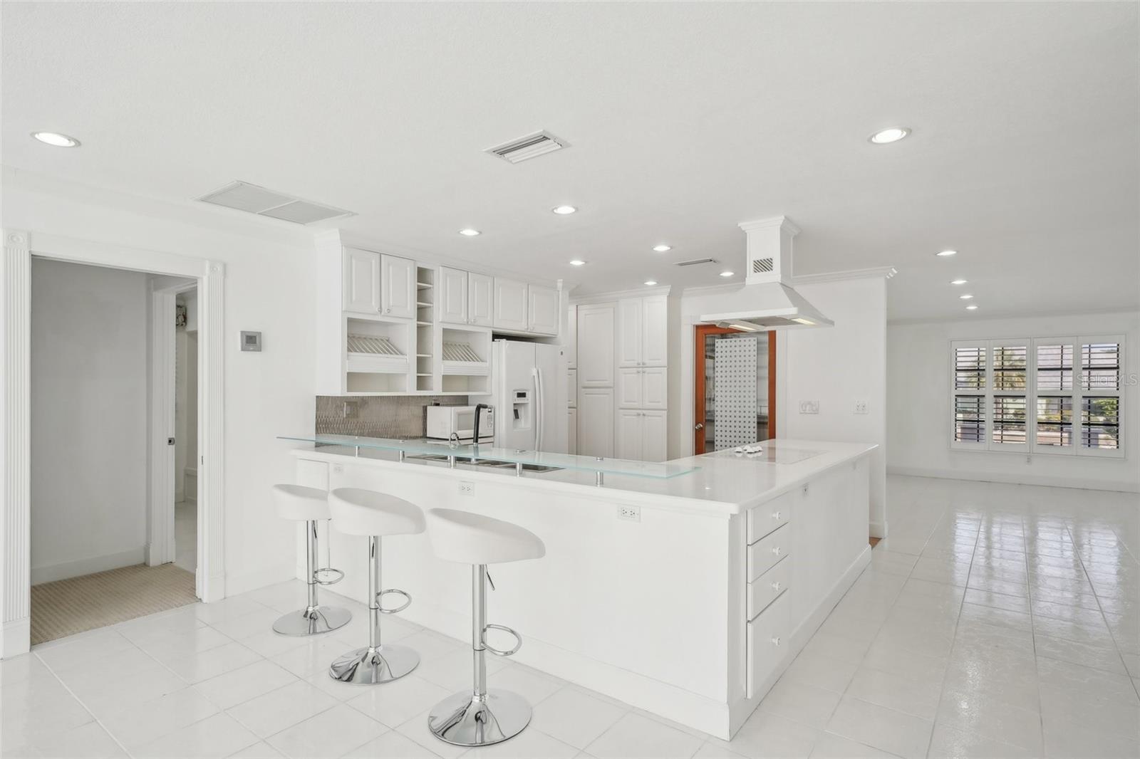 386 CLUB MANOR DR, SUN CITY CENTER, FL, 33573