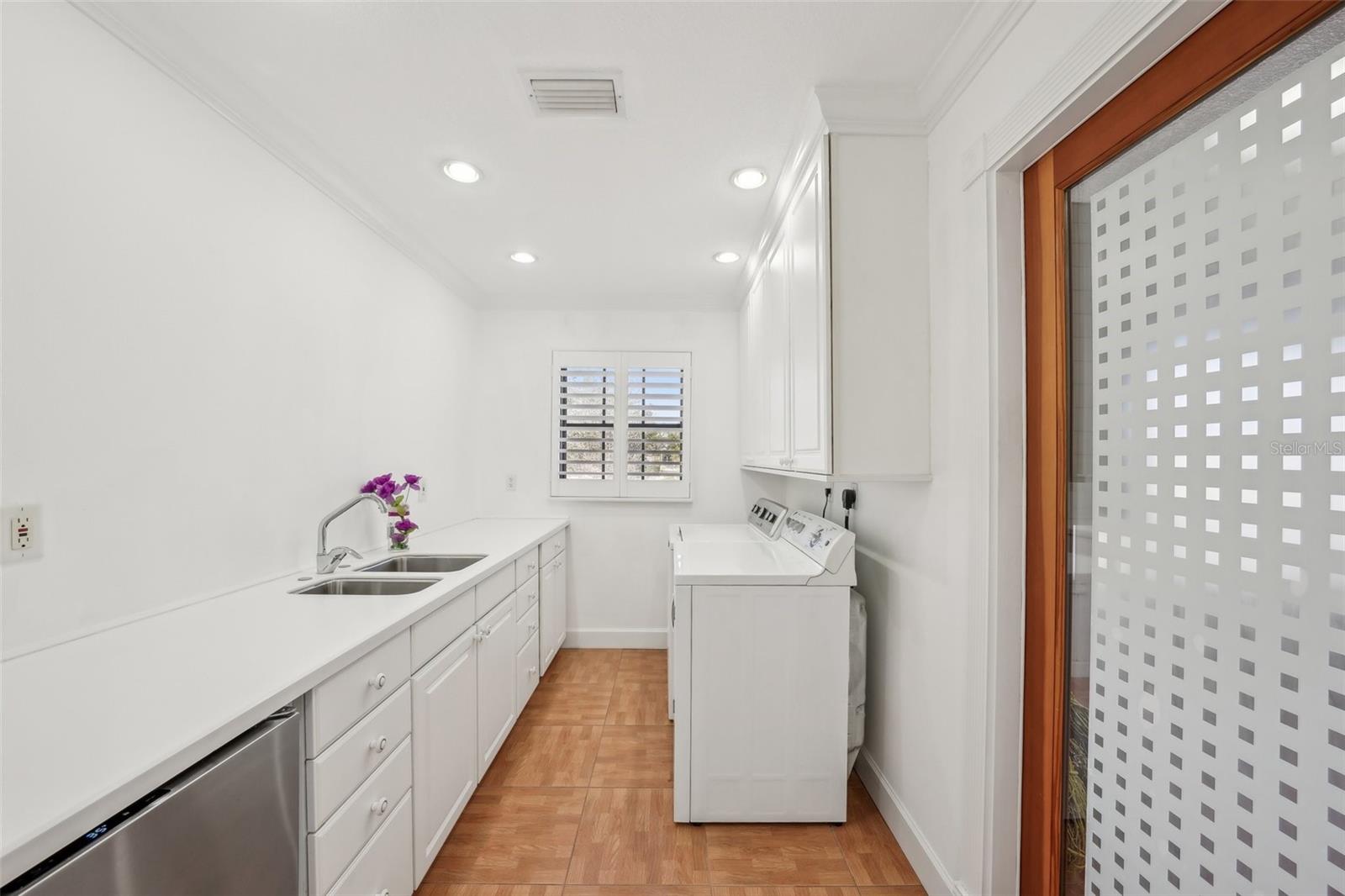 386 CLUB MANOR DR, SUN CITY CENTER, FL, 33573