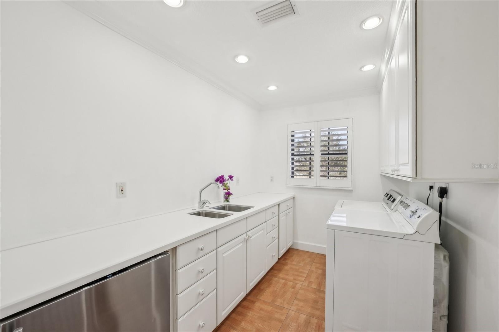 386 CLUB MANOR DR, SUN CITY CENTER, FL, 33573