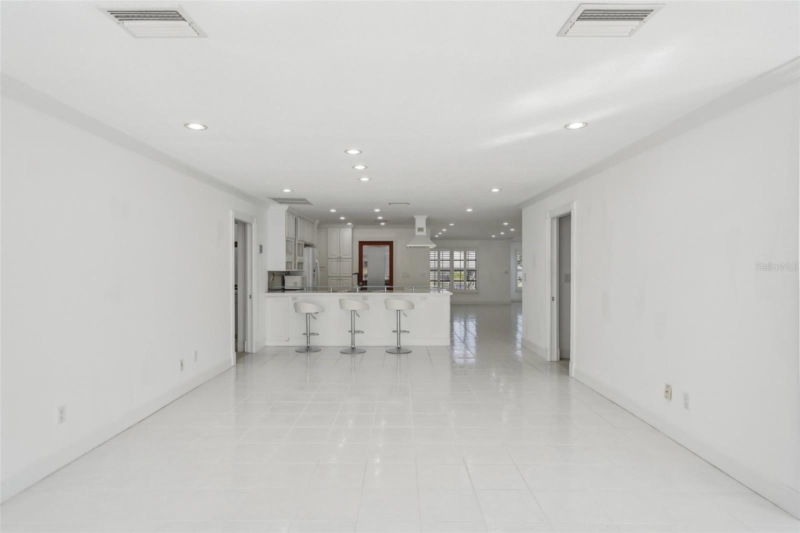 386 CLUB MANOR DR, SUN CITY CENTER, FL, 33573