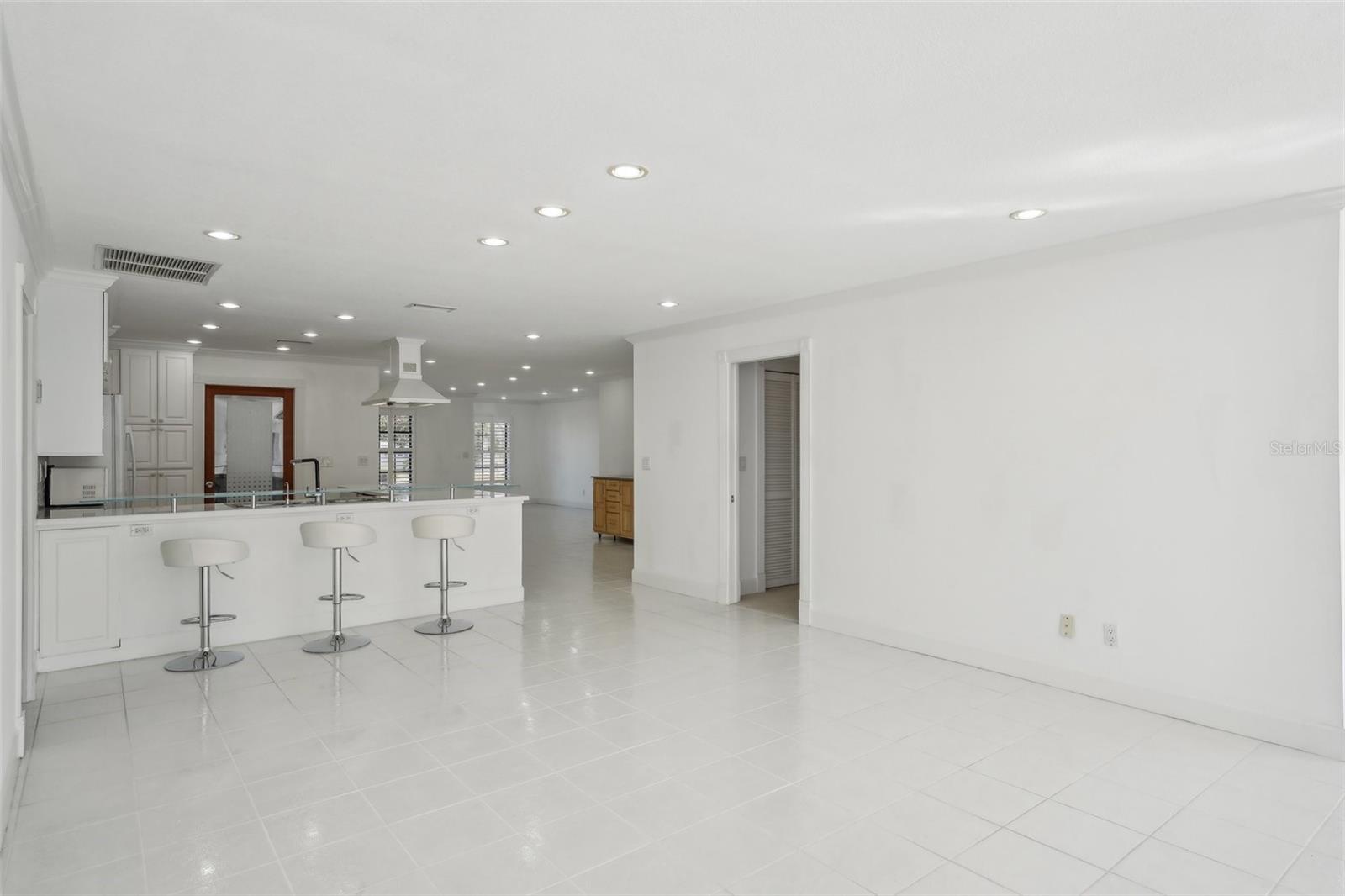 386 CLUB MANOR DR, SUN CITY CENTER, FL, 33573